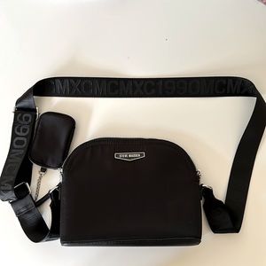Like new Steve Madden cross body bag.